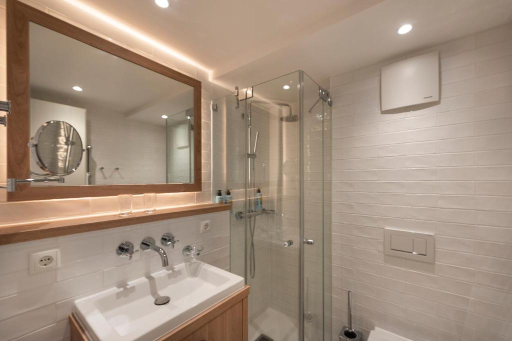 Koupelna v ubytování LOEV - VELA Hotels