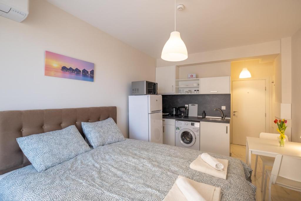 Sunny Dream Apartments - Deluxe King Studio