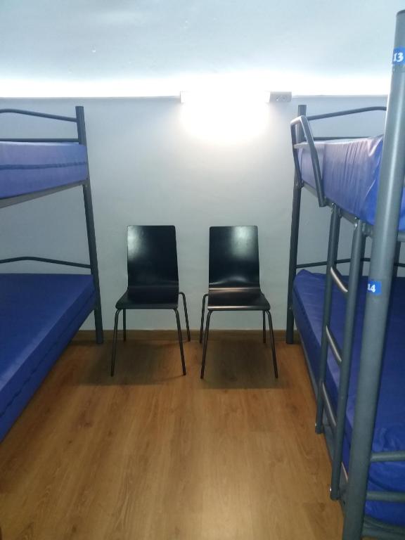 Palanda nebo palandy na pokoji v ubytování Albergue Monterrey