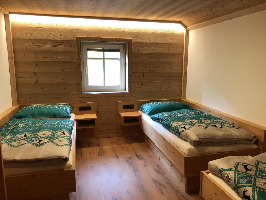 Un pat sau paturi într-o cameră la Haus Landschisott