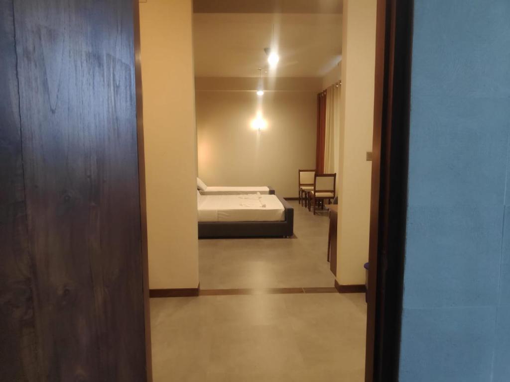 Postel nebo postele na pokoji v ubytování Sooriya Wessagiri Resort