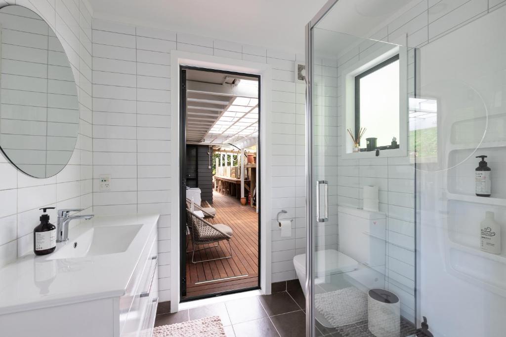 Koupelna v ubytování Kawau Lodge Boutique Resort