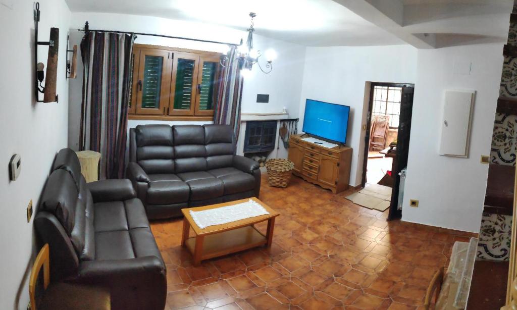 A seating area at Casa Rural El Edén del Ungría