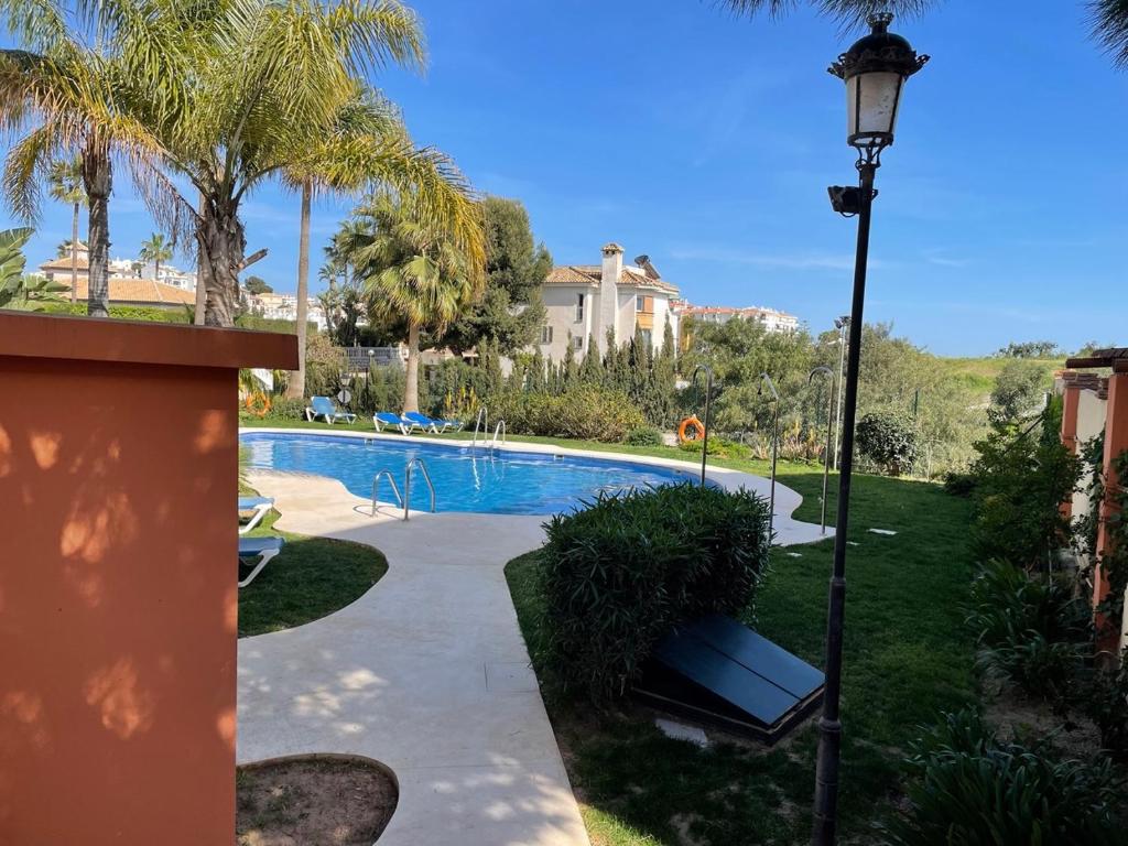 Bazén v ubytování Apartamento familiar Paraiso en Riviera del Sol Mijas nebo v jeho okolí