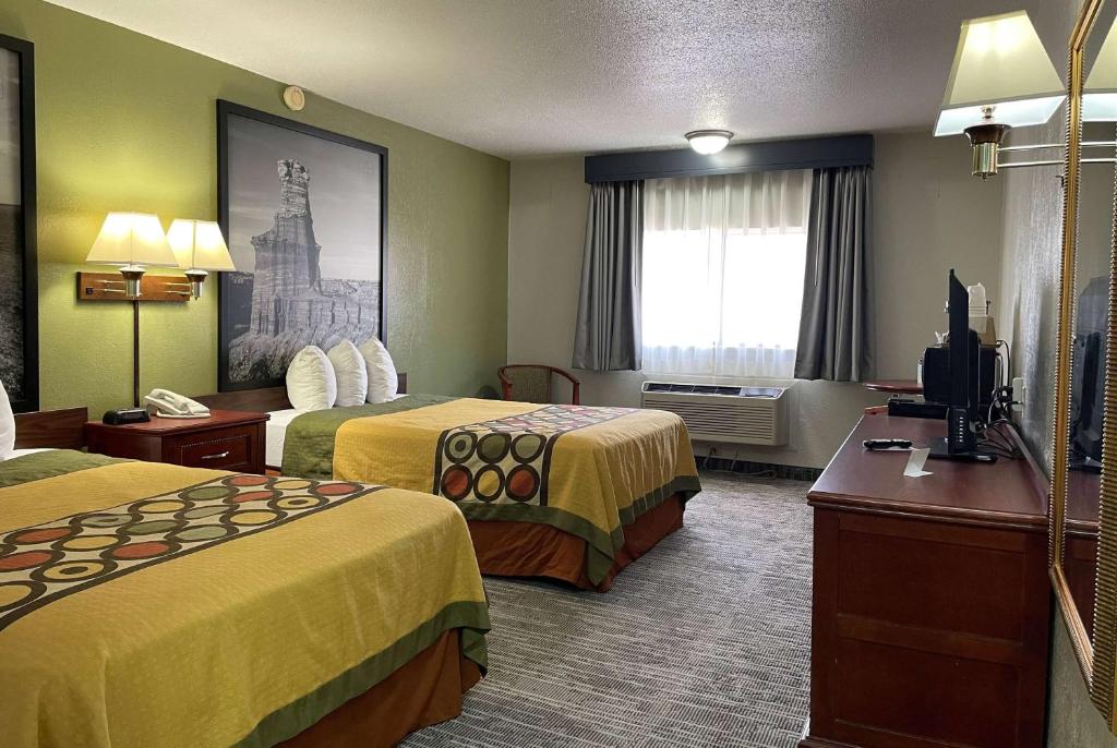 Postel nebo postele na pokoji v ubytování Super 8 by Wyndham Amarillo Central TX