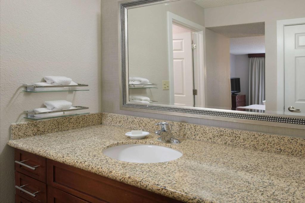 Sonesta ES Suites Albuquerque - Two Bedroom Loft Suite - King And Queen