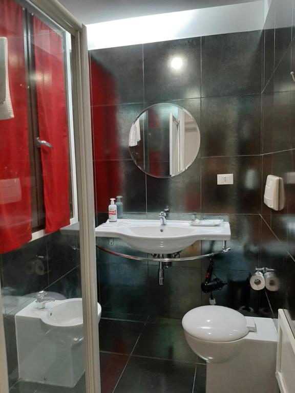 a bathroom with a sink, toilet and shower at Le Torri in Cagliari