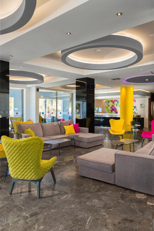 Posezení v ubytování Semiramis City Hotel