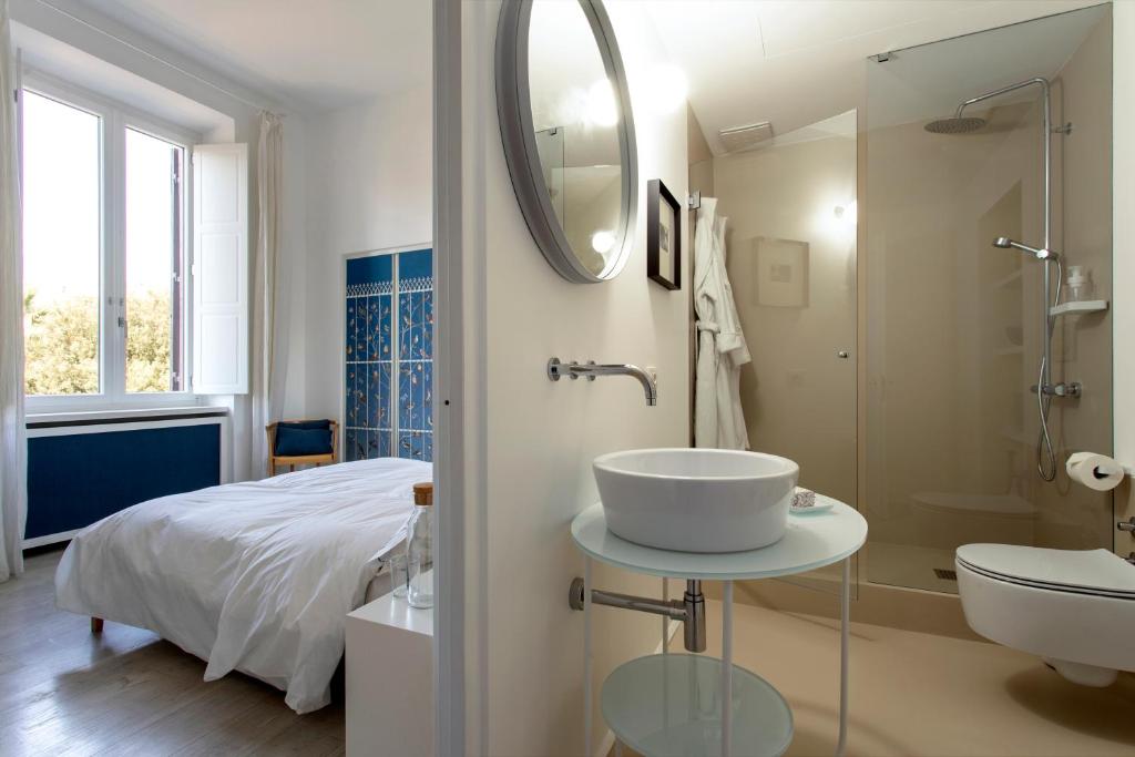 A bathroom at Piazza Fanti Luxury Apartments