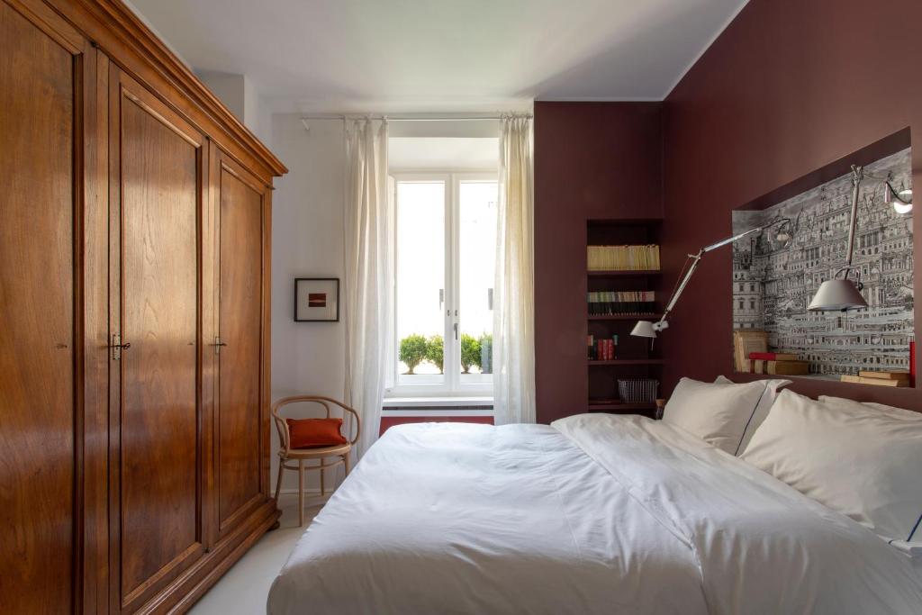 A bed or beds in a room at Piazza Fanti Luxury Apartments
