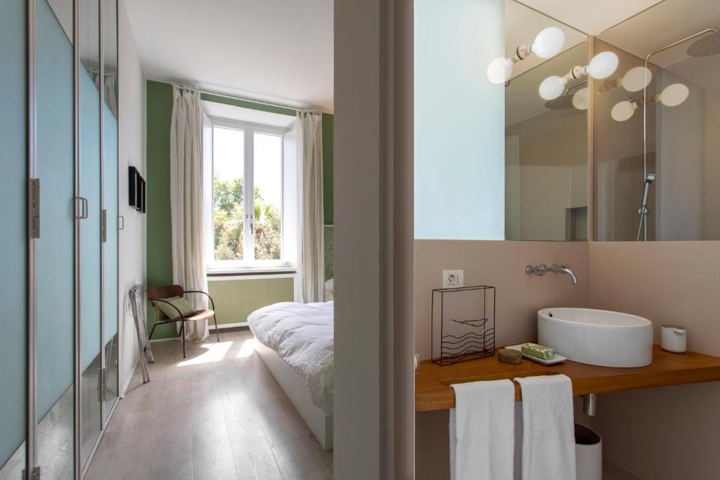 A bathroom at Piazza Fanti Luxury Apartments