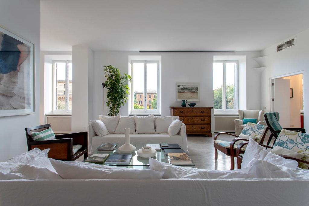 A seating area at Piazza Fanti Luxury Apartments