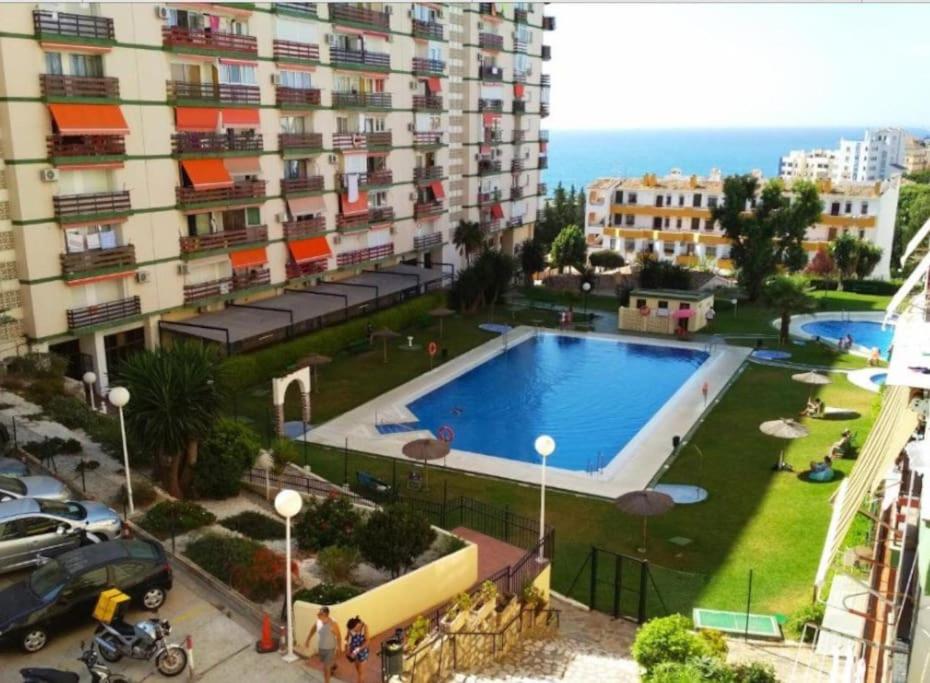 Bazén v ubytování Apartamento con vista al mar a 200 mts de la playa nebo v jeho okolí
