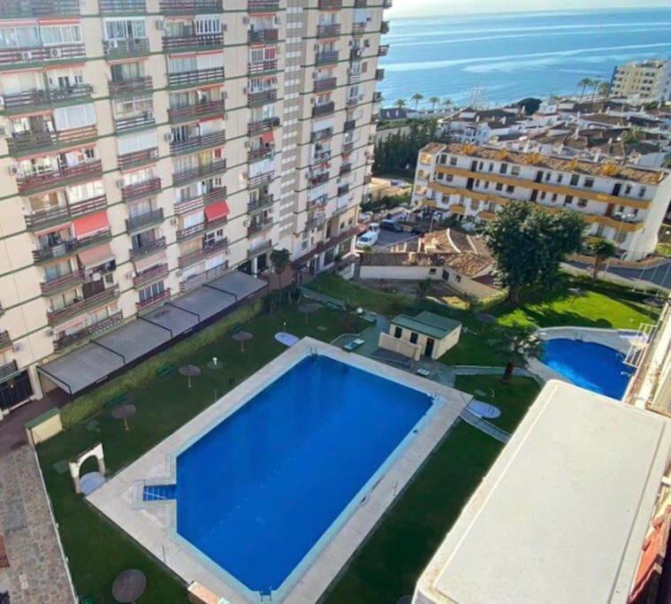 Bazén v ubytování Apartamento con vista al mar a 200 mts de la playa nebo v jeho okolí