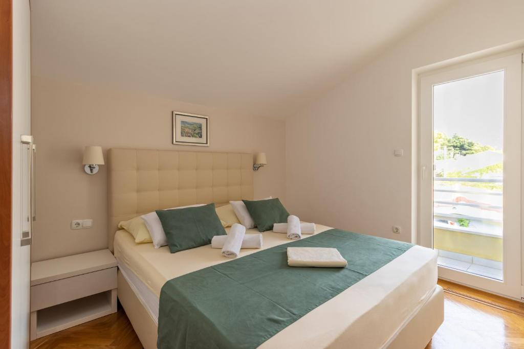 Posteľ alebo postele v izbe v ubytovaní Luxury Apartments Villa Ruzmarina with New heated Infinity Pool and Lounge Area