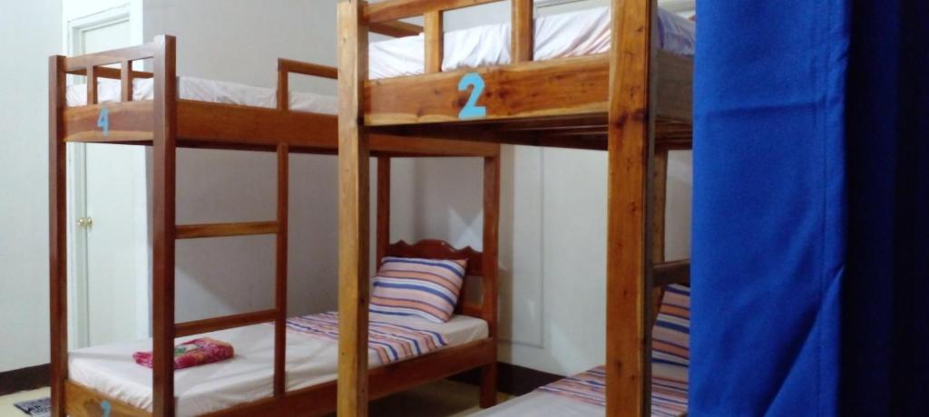 Palanda nebo palandy na pokoji v ubytování Seashore Inn