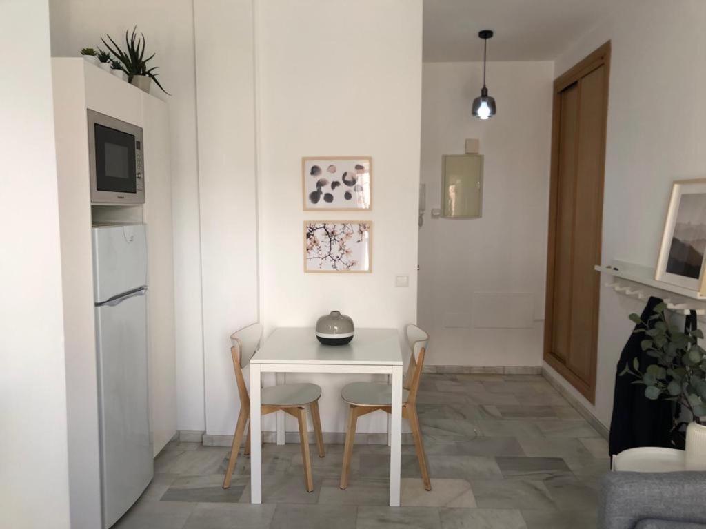 A kitchen or kitchenette at Holidays2Malaga Alta Street 1 bedroom High Speed WIFI