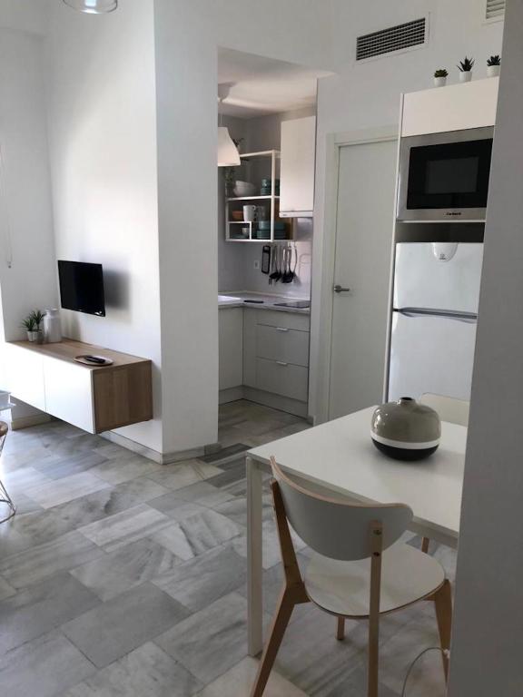 A kitchen or kitchenette at Holidays2Malaga Alta Street 1 bedroom High Speed WIFI