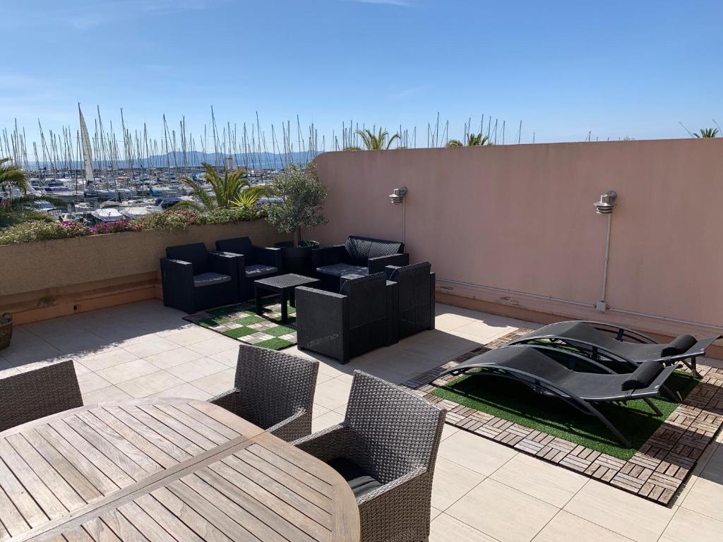 a view of a patio with a car on a roof at CAP AU SUD in Hyères