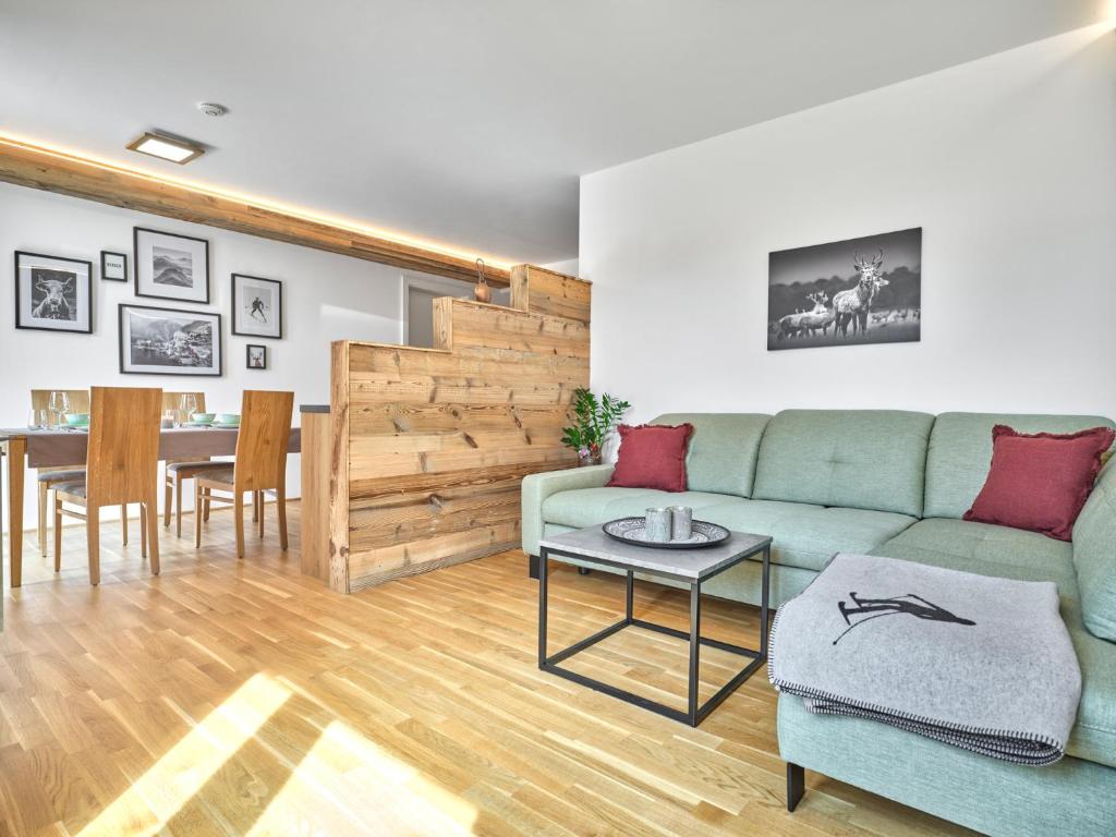 Istumisnurk majutusasutuses The Spa Suite Top 3- Tauplitz Residences by AAHH