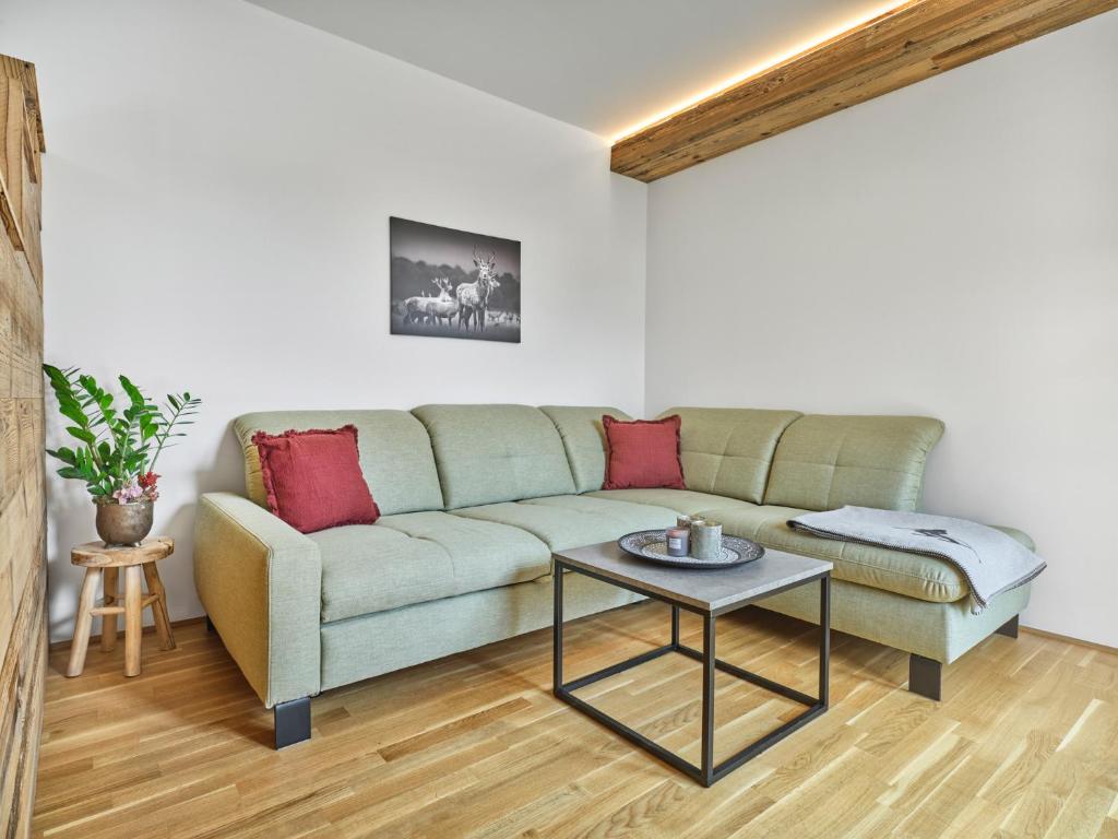Istumisnurk majutusasutuses The Spa Suite Top 3- Tauplitz Residences by AAHH