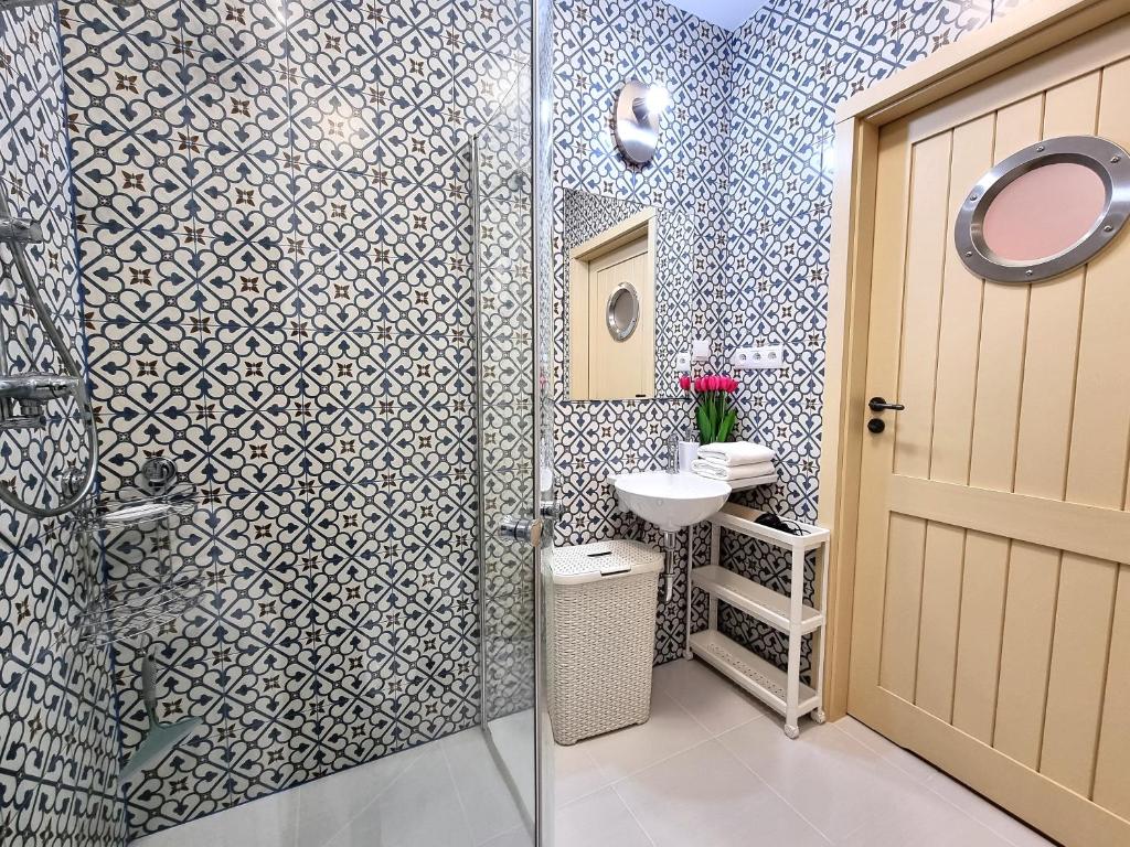 Kúpeľňa v ubytovaní Apartamenty Na Fali w Gąskach - 365PAM