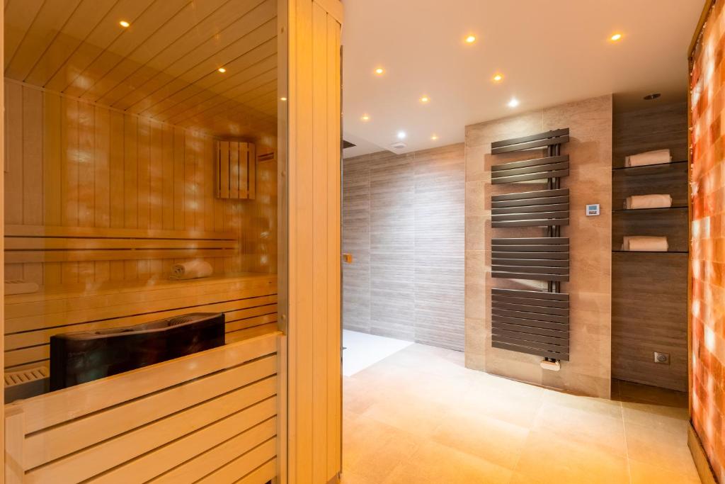 Koupelna v ubytování Hotel Kyriad Saint Malo Centre Plage