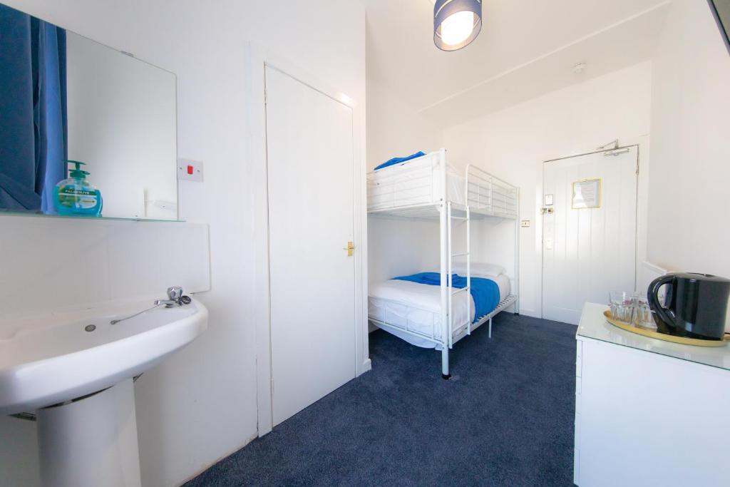 The Adonis Hotel - Economy Twin Room