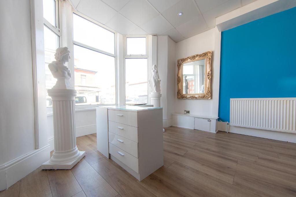 The Adonis Hotel - Resim 11