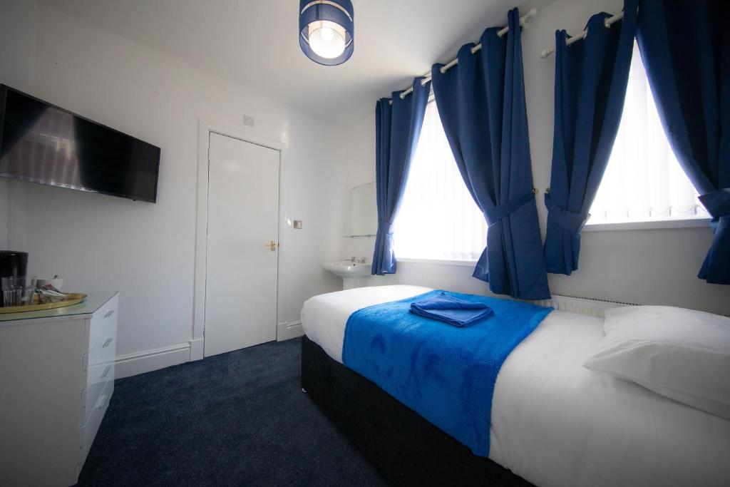 The Adonis Hotel - Budget Single Room