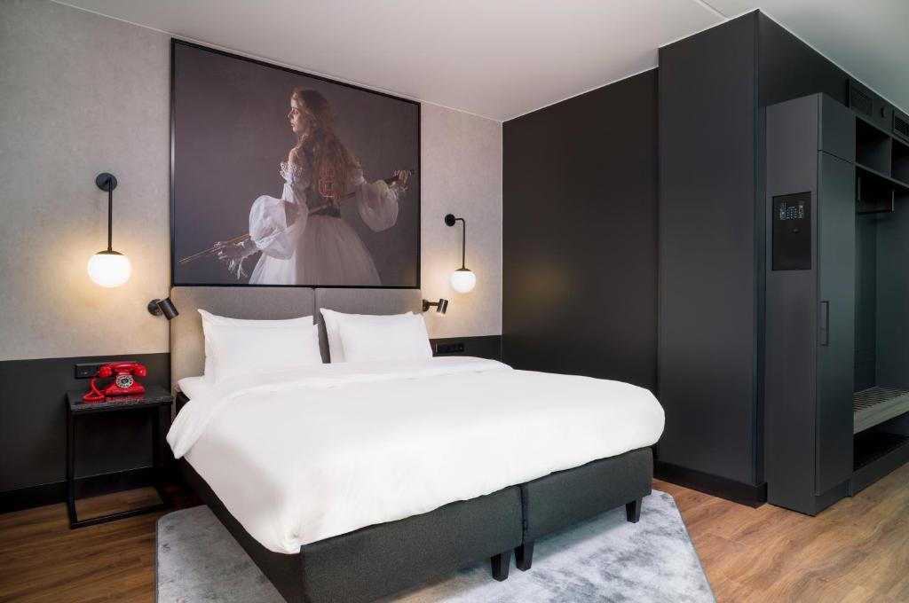 Postel nebo postele na pokoji v ubytování Radisson RED, Oslo Airport