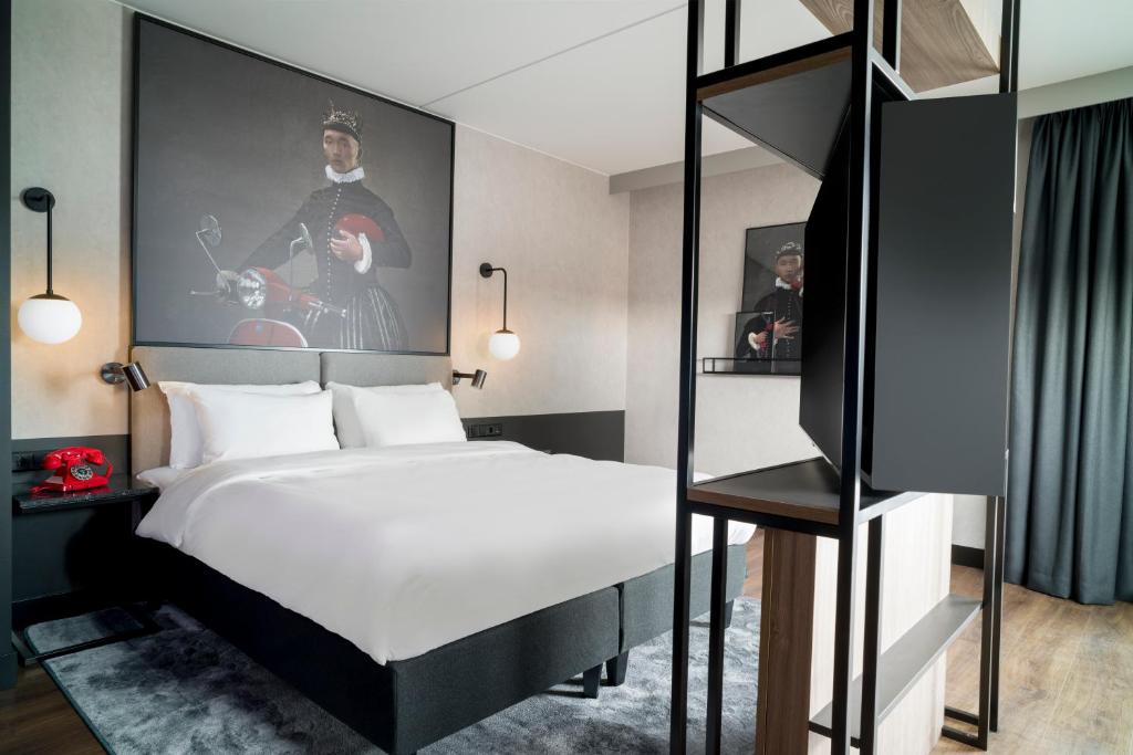 Postel nebo postele na pokoji v ubytování Radisson RED, Oslo Airport