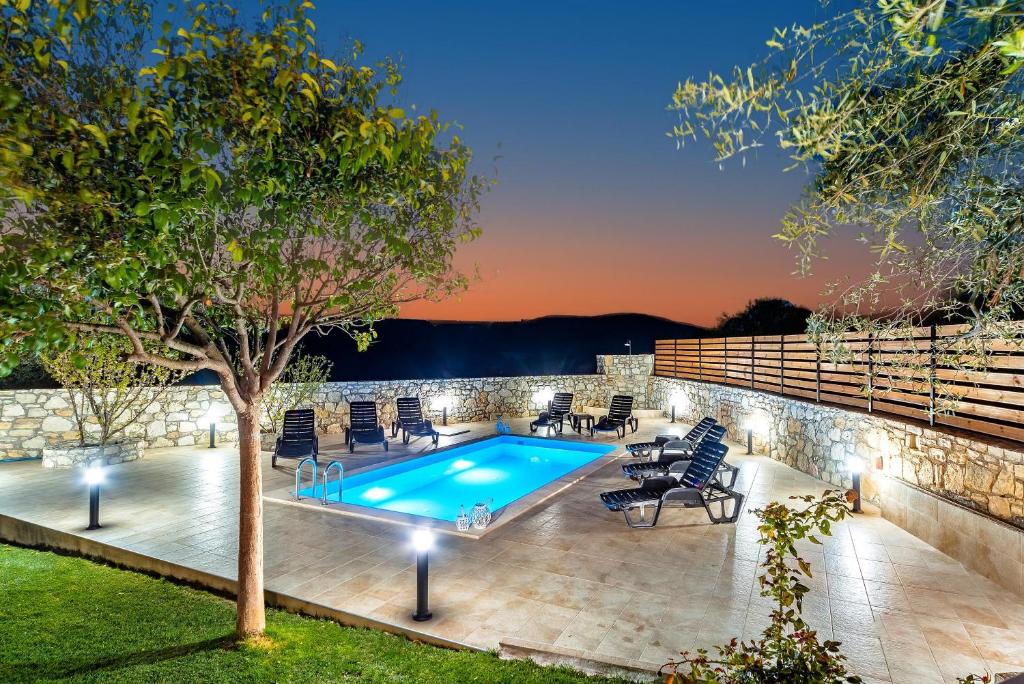 Nefeli and Myrto Apartments - Housity