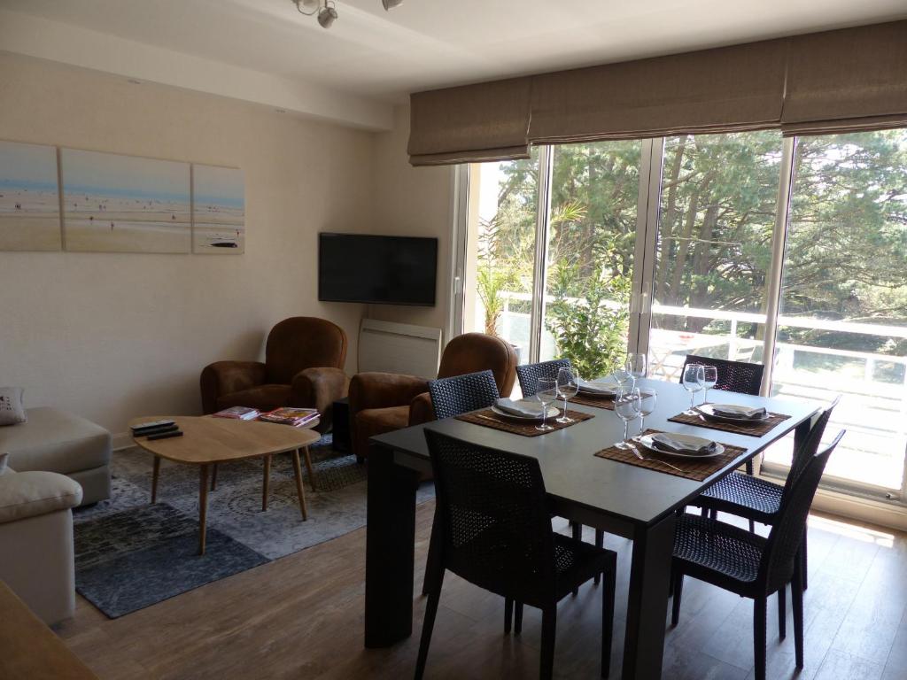 Photo de la galerie de l'établissement KERENFLECH - Balcon, Parking, Wifi - TKP99, à Carnac