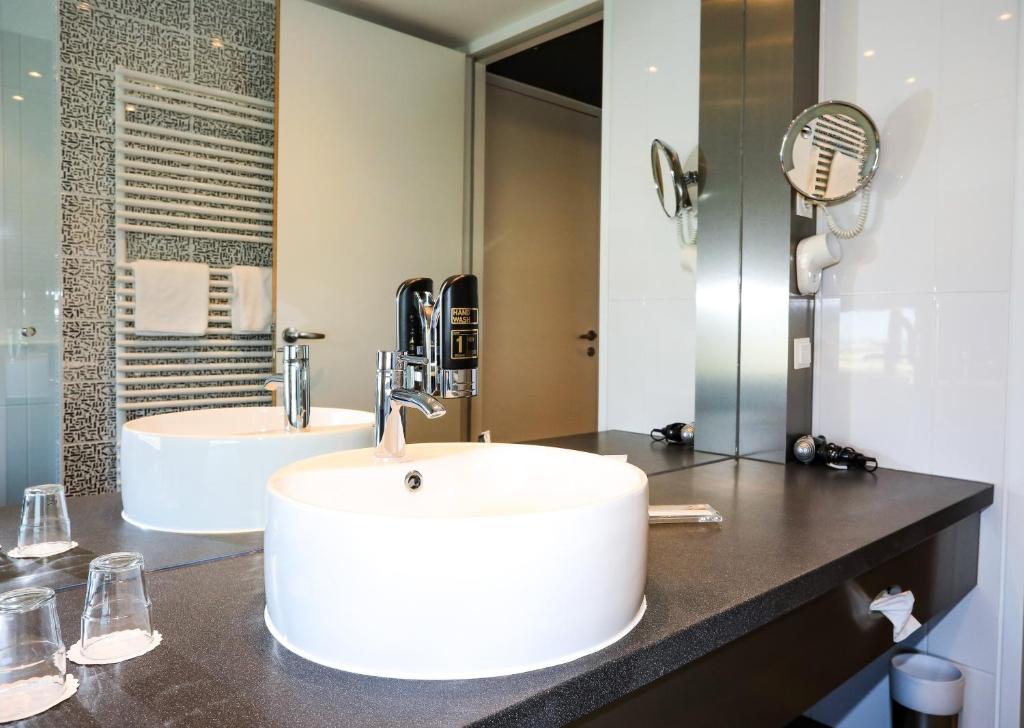 A bathroom at Pannonia Tower