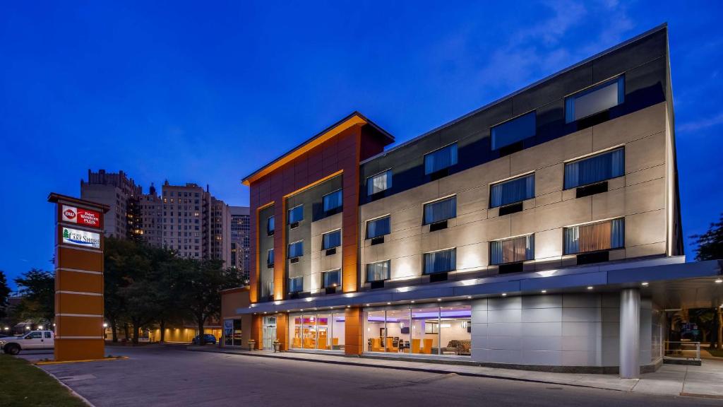 a hotel building with a sign in front of it at Best Western Plus Hyde Park Chicago Hotel in Chicago