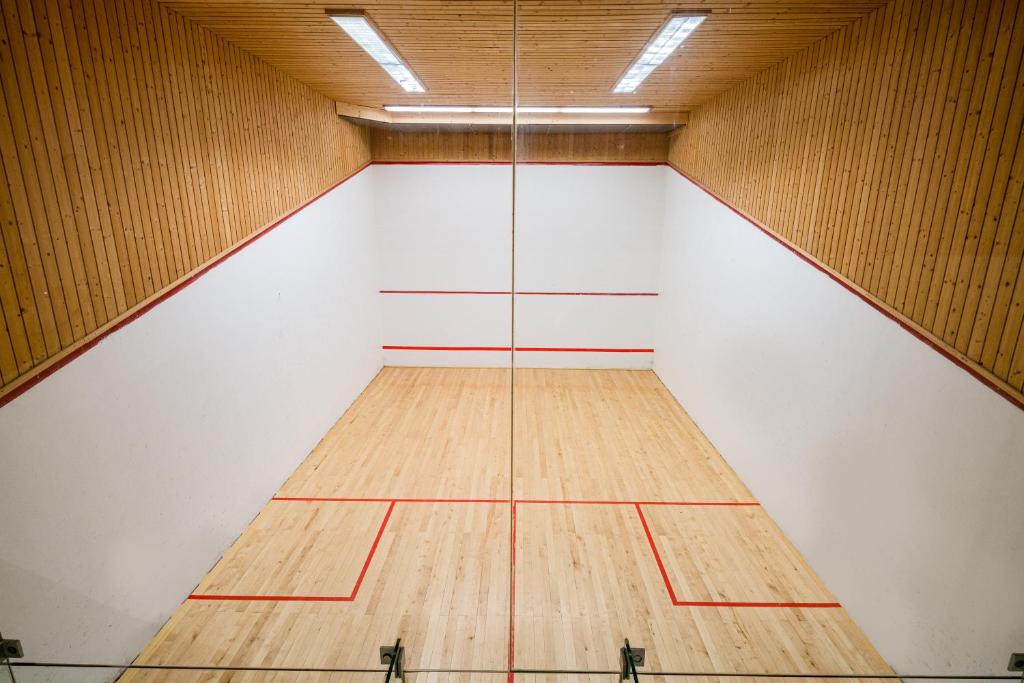 Tenis alebo squash v ubytovaní Hotel NockResort alebo jeho okolí