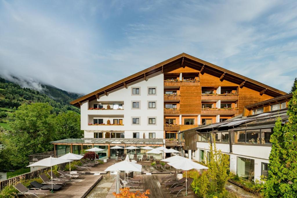 Nespecifikovaný výhled na hory nebo výhled na hory při pohledu z hotelu