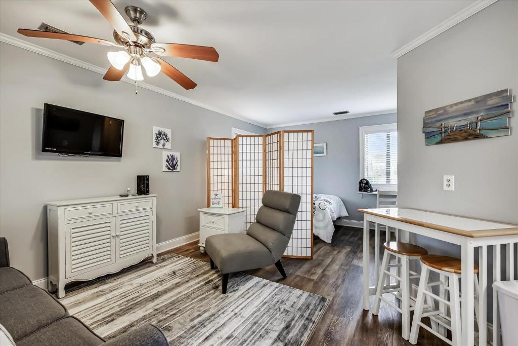 Holiday Hideaway by Vacations Perfected - Housity