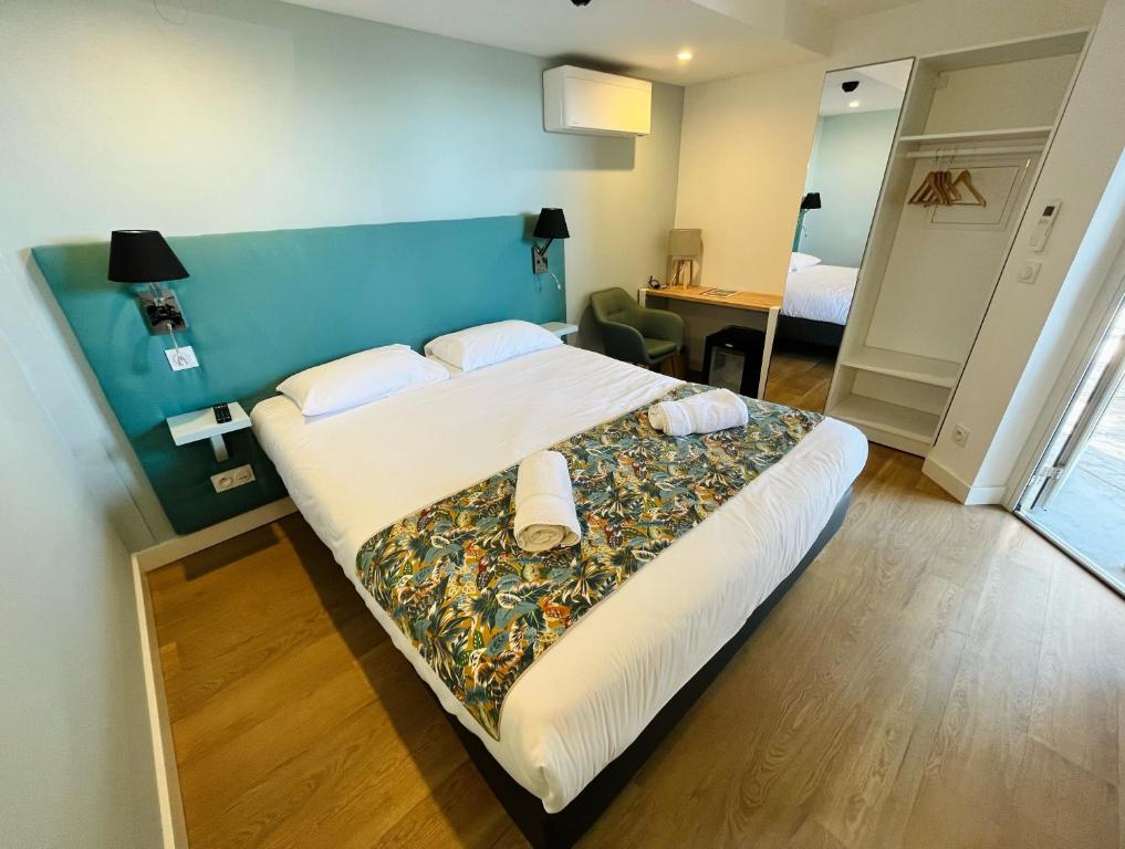 Postel nebo postele na pokoji v ubytování Hôtel Astria