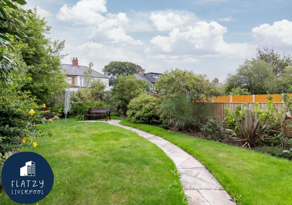 Flatzy - Charming Garden Annexe in Aigburth with Kitchenette - Housity