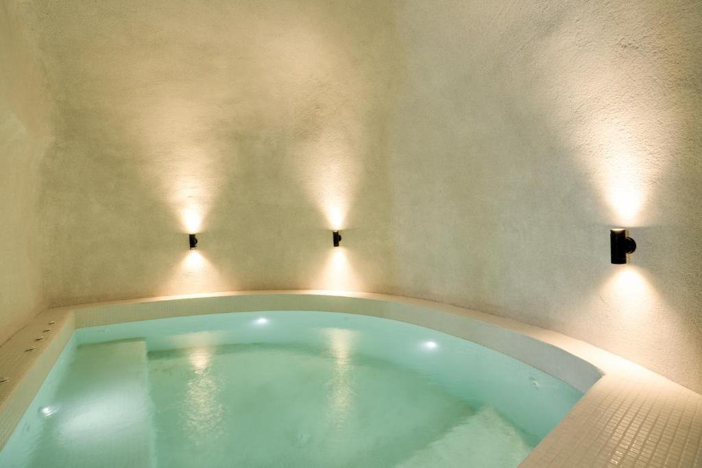 المسبح في Imera Vista Suites أو بالجوار