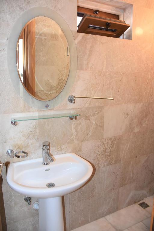 Koupelna v ubytování Dinara Hotel