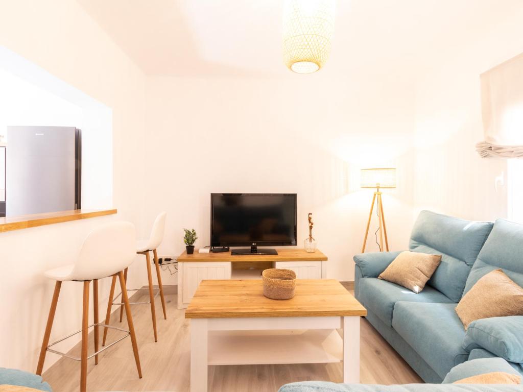 Televízia a/alebo spoločenská miestnosť v ubytovaní Casa La Alberquilla