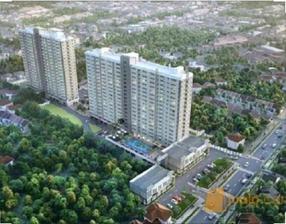 una vista aérea de una ciudad con edificios altos en Bintaro Parkview A1228, en Yakarta