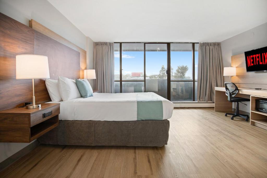 Highliner Hotel - King Room With Mountain View