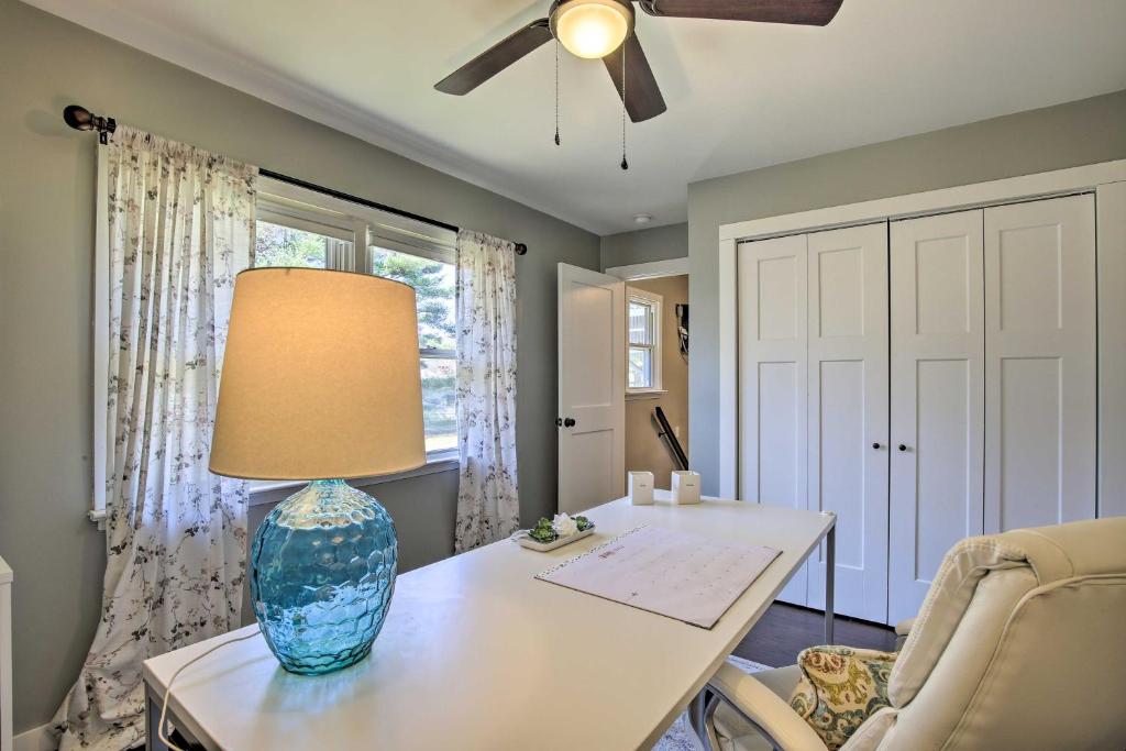 Fotografie z fotogalerie ubytování Stylish Pine Plains Home Near Parks and Hiking! v destinaci Pine Plains