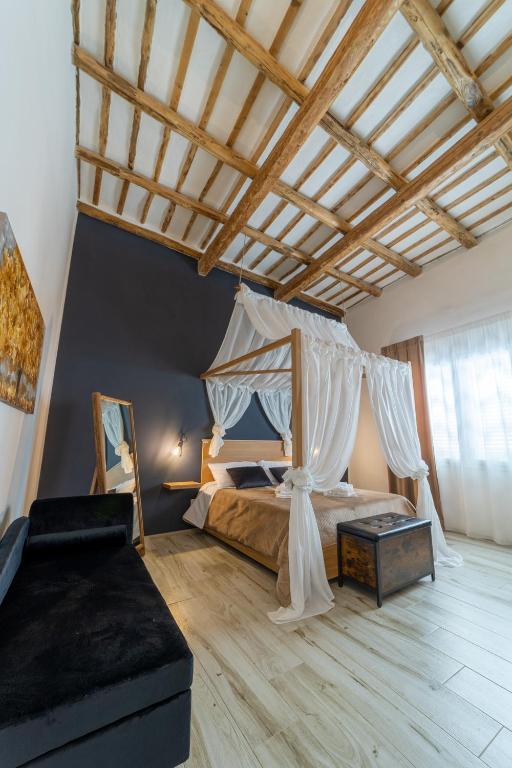 Łóżko lub łóżka w pokoju w obiekcie Villa White Luxury Residence