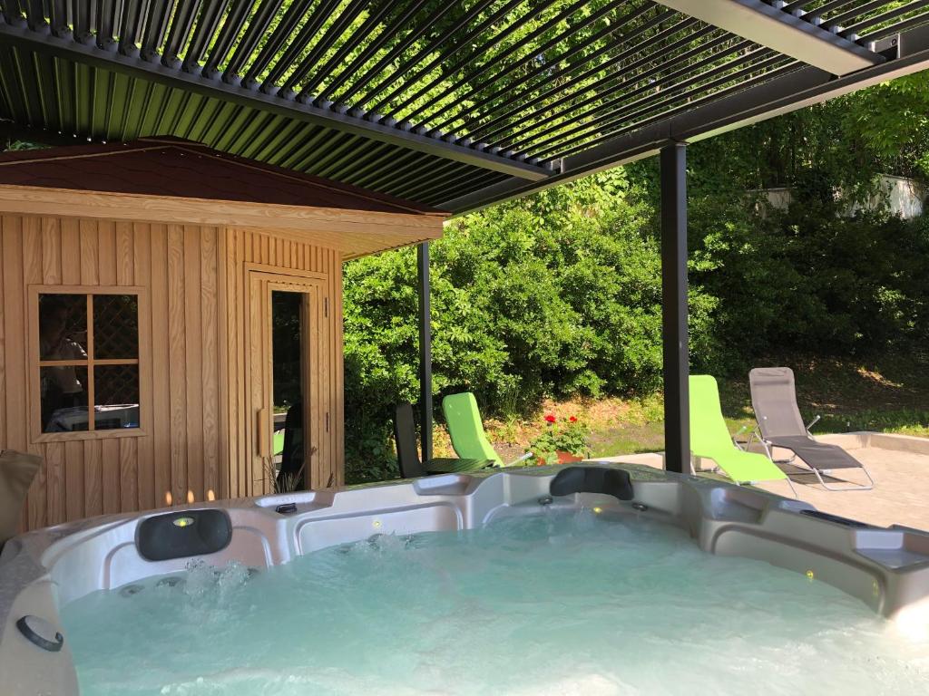 Bazén v ubytování Aqua Villa Eger nebo v jeho okolí