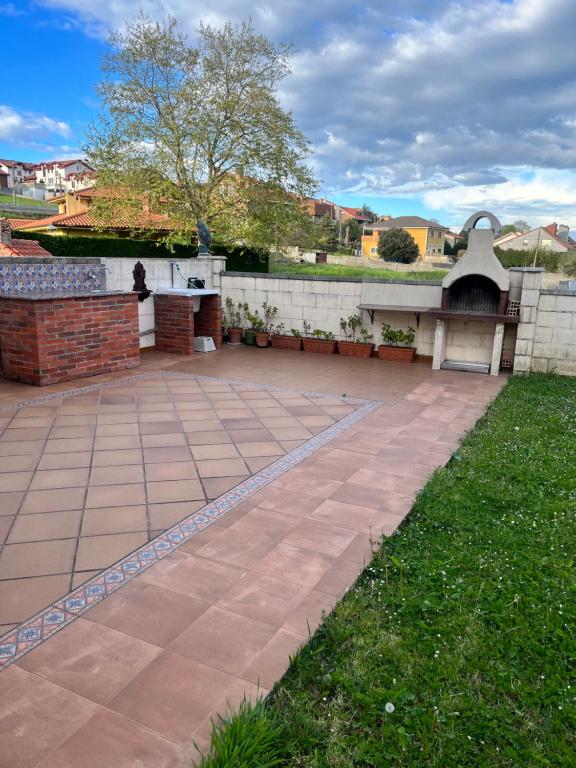 Fotografia z galérie ubytovania Liencres tranquilo con piscina comunitaria v destinácii Liencres